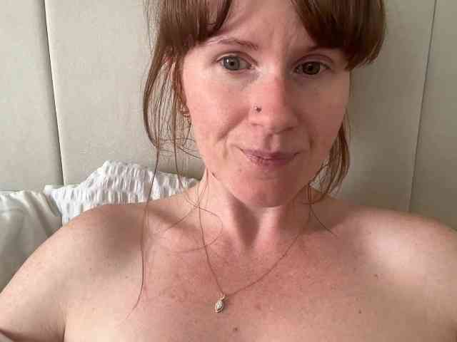REDHEADROSIE webcam