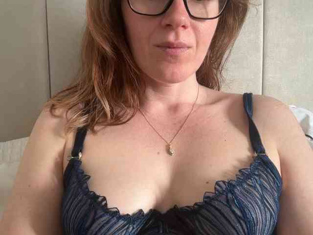 REDHEADROSIE webcam