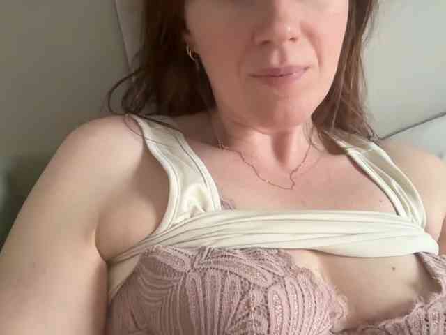 REDHEADROSIE webcam