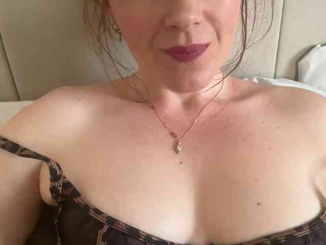 REDHEADROSIE webcam
