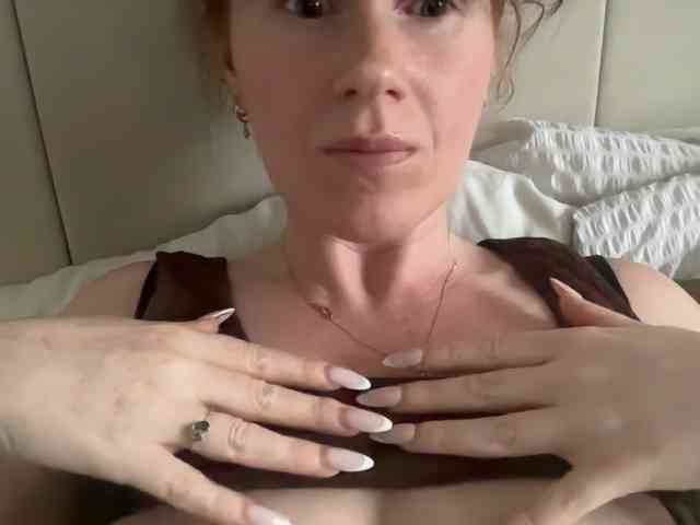 REDHEADROSIE webcam