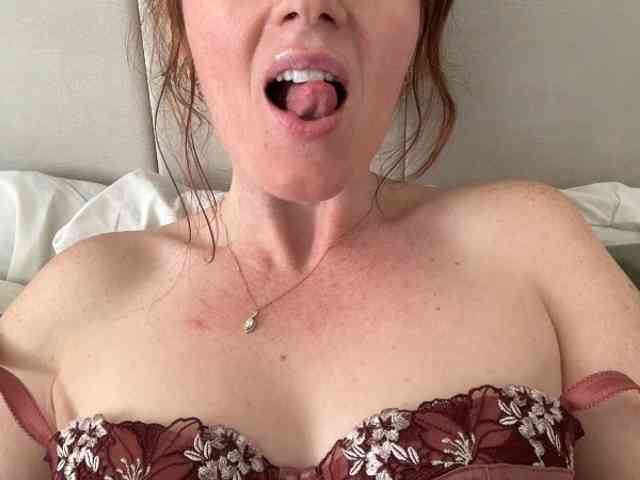 REDHEADROSIE webcam