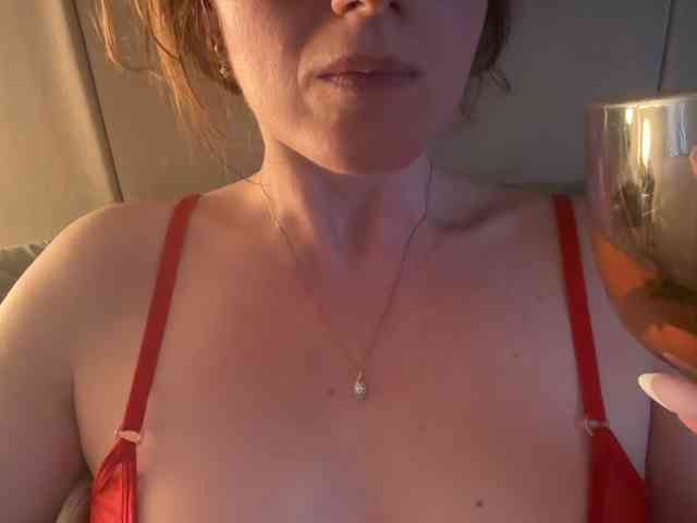 REDHEADROSIE webcam