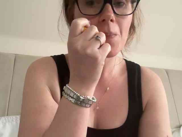 REDHEADROSIE webcam
