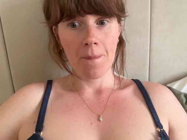 REDHEADROSIE webcam