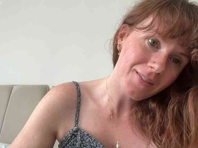 REDHEADROSIE webcam