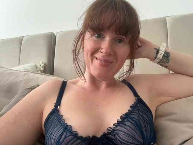 REDHEADROSIE webcam
