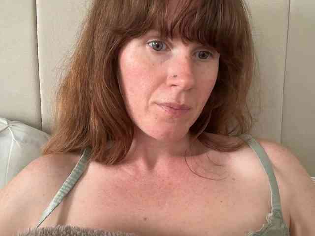 REDHEADROSIE webcam