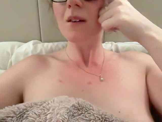 REDHEADROSIE webcam