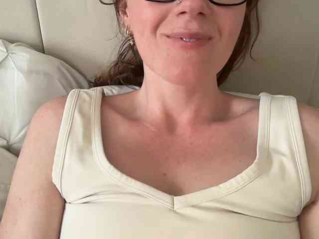 REDHEADROSIE webcam