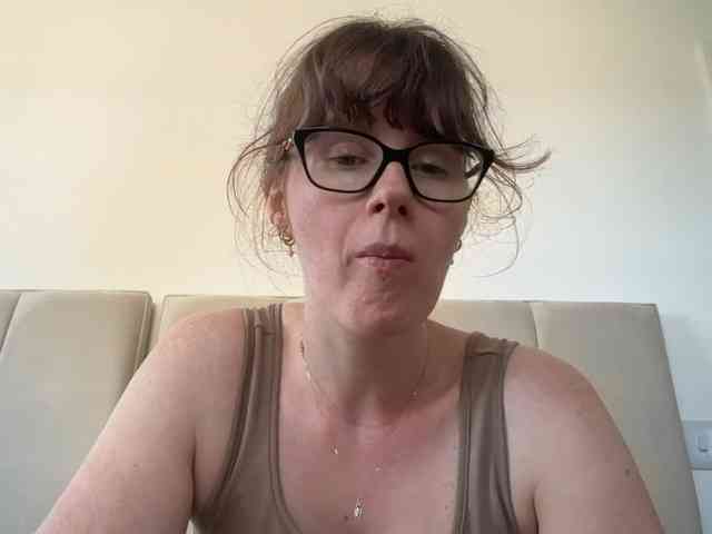 REDHEADROSIE webcam