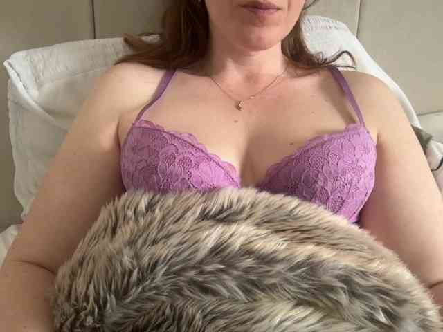 REDHEADROSIE webcam