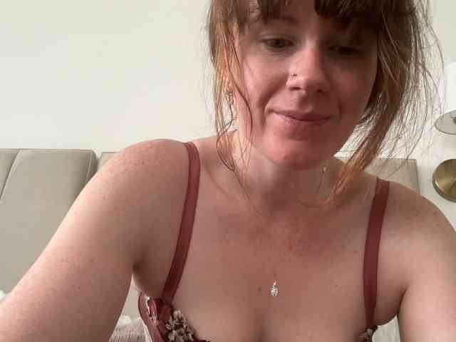 REDHEADROSIE webcam