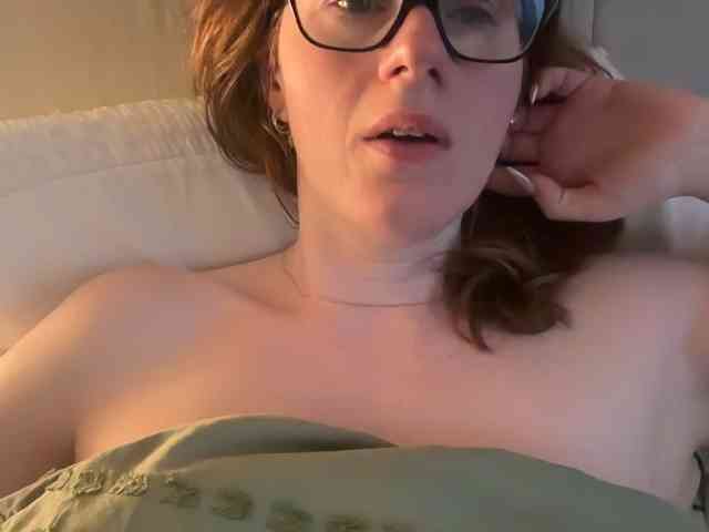 REDHEADROSIE webcam