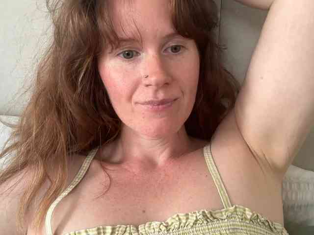 REDHEADROSIE webcam