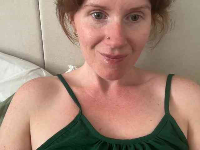 REDHEADROSIE webcam