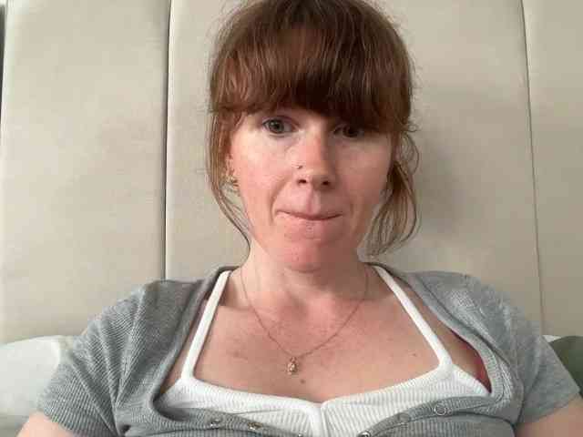 REDHEADROSIE webcam