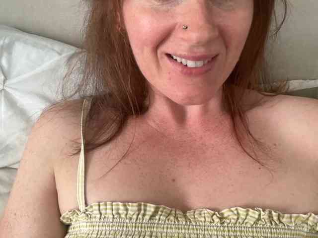 REDHEADROSIE webcam