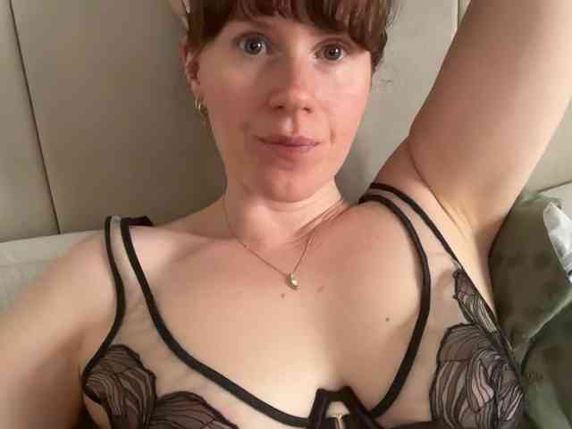 REDHEADROSIE webcam