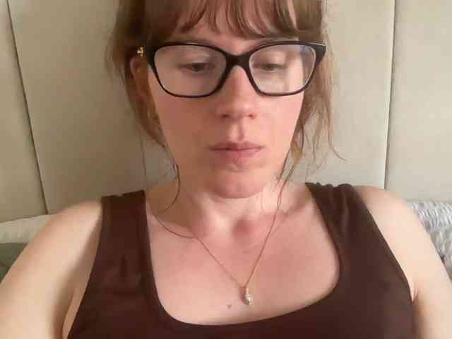 REDHEADROSIE webcam