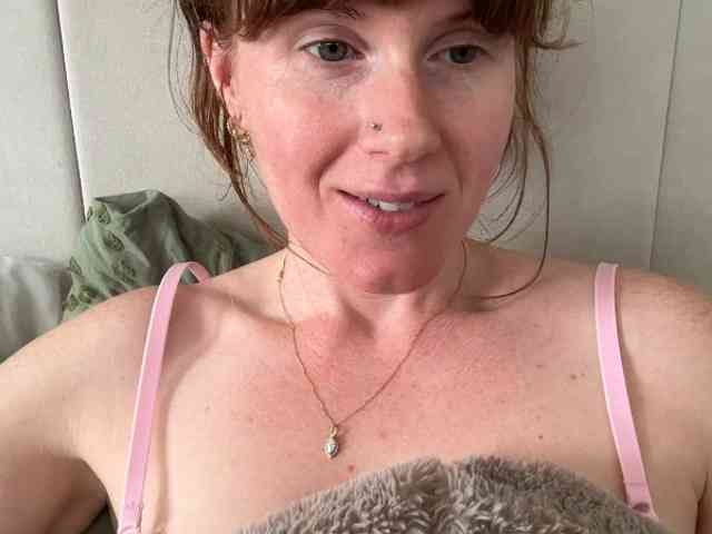 REDHEADROSIE webcam