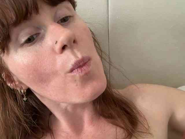 REDHEADROSIE webcam