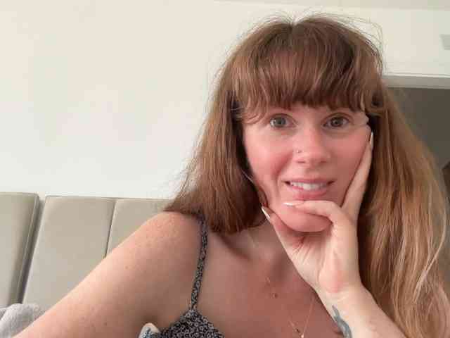 REDHEADROSIE webcam