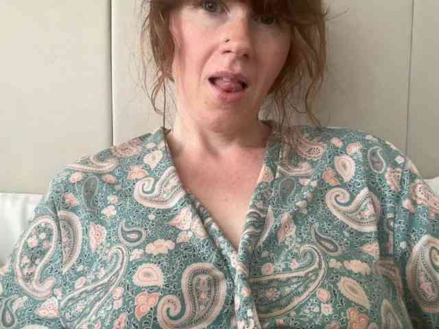 REDHEADROSIE webcam