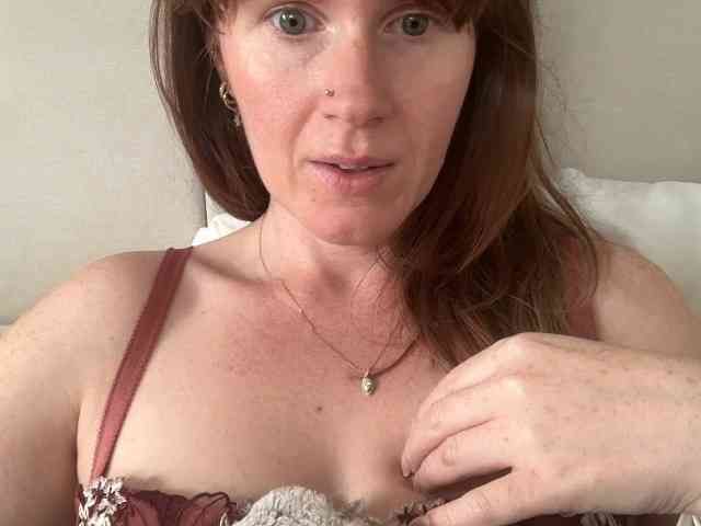 REDHEADROSIE webcam
