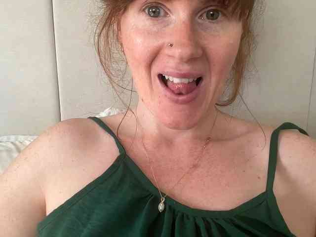 REDHEADROSIE webcam