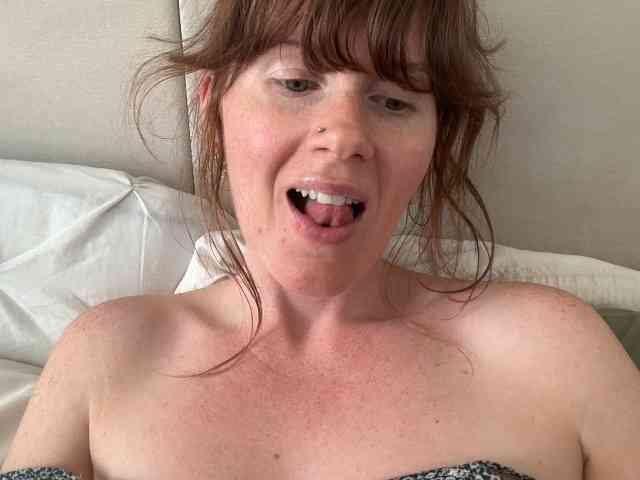 REDHEADROSIE webcam