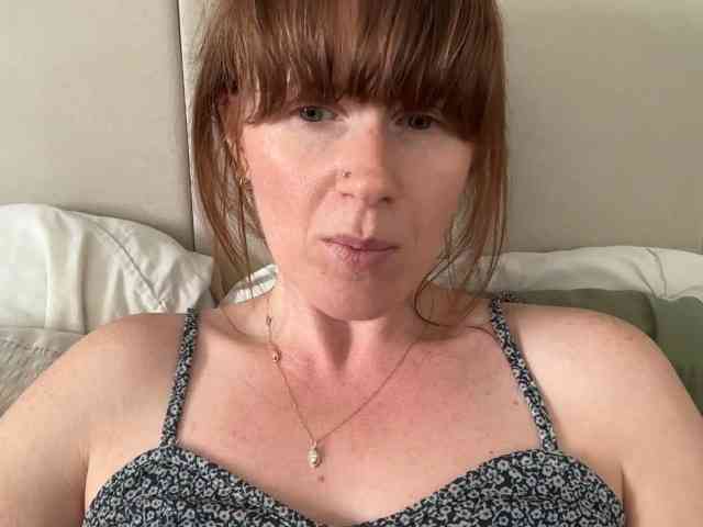 REDHEADROSIE webcam