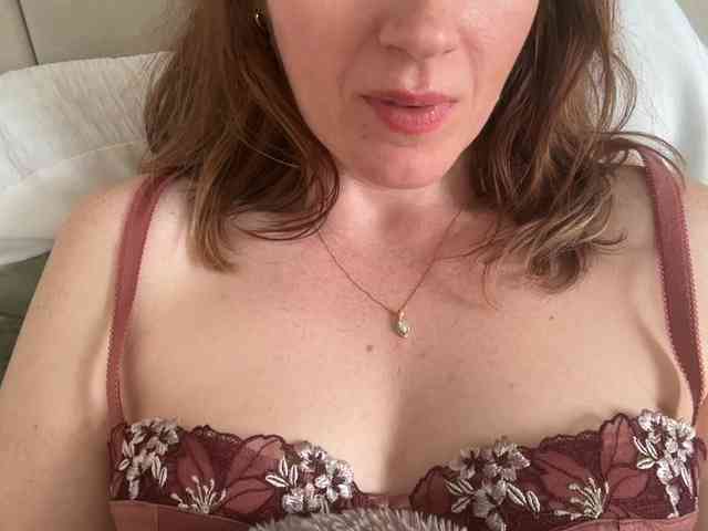 REDHEADROSIE webcam