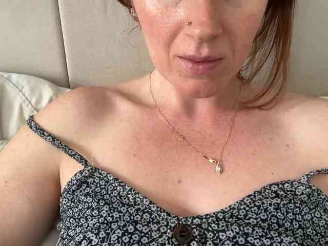 REDHEADROSIE webcam