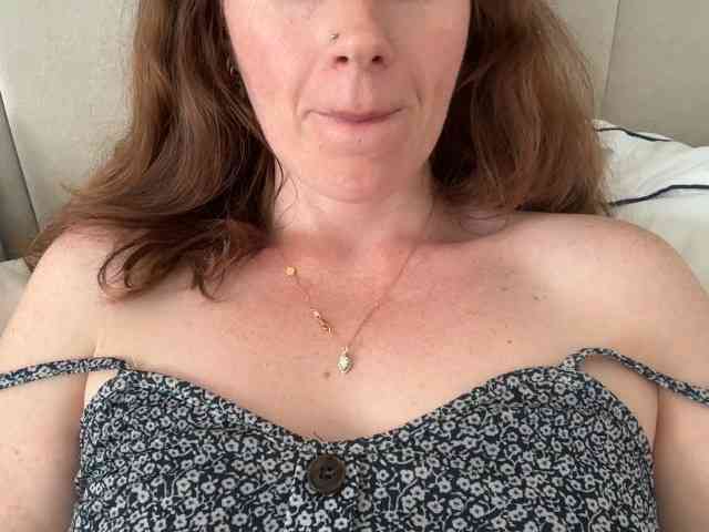 REDHEADROSIE webcam