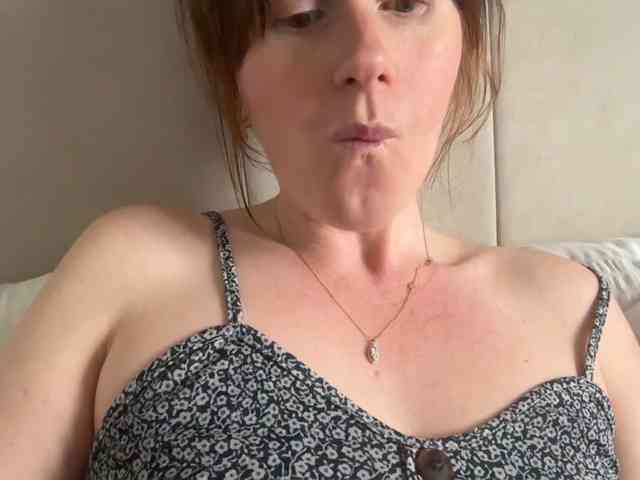 REDHEADROSIE webcam
