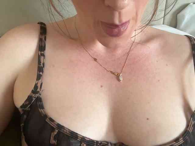 REDHEADROSIE Live Webcam on BongaCams