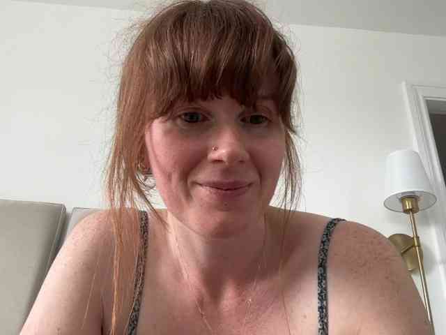 REDHEADROSIE webcam