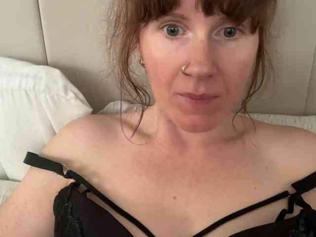 REDHEADROSIE webcam