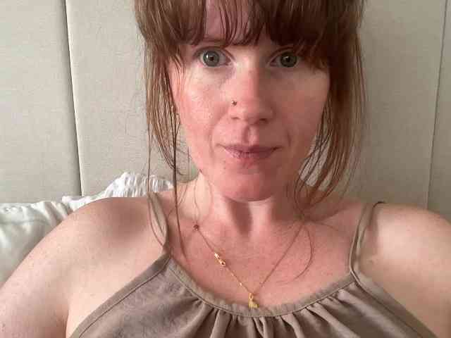 REDHEADROSIE webcam