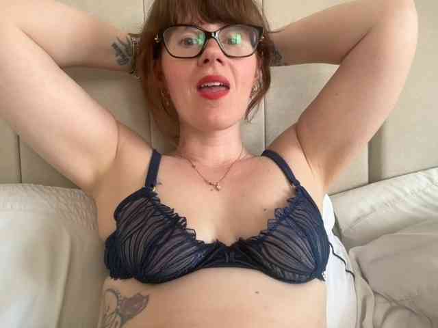 REDHEADROSIE webcam