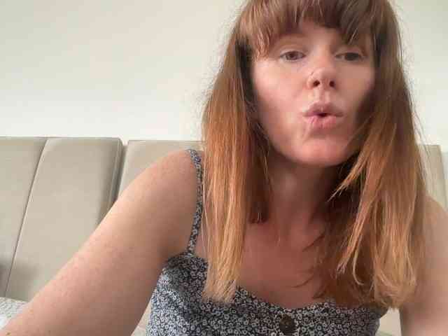 REDHEADROSIE webcam