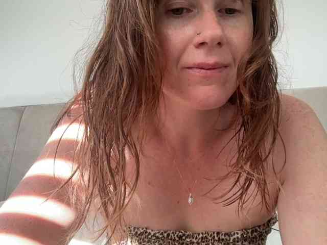 REDHEADROSIE webcam