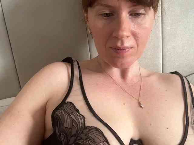 REDHEADROSIE webcam
