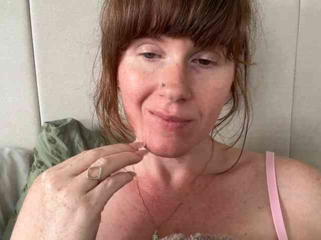 REDHEADROSIE Live Webcam on BongaCams