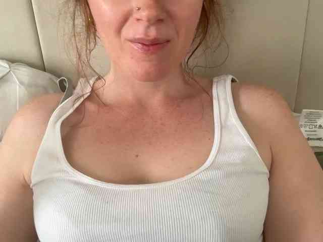 REDHEADROSIE webcam