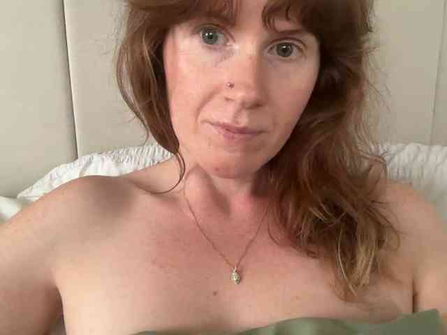 REDHEADROSIE webcam