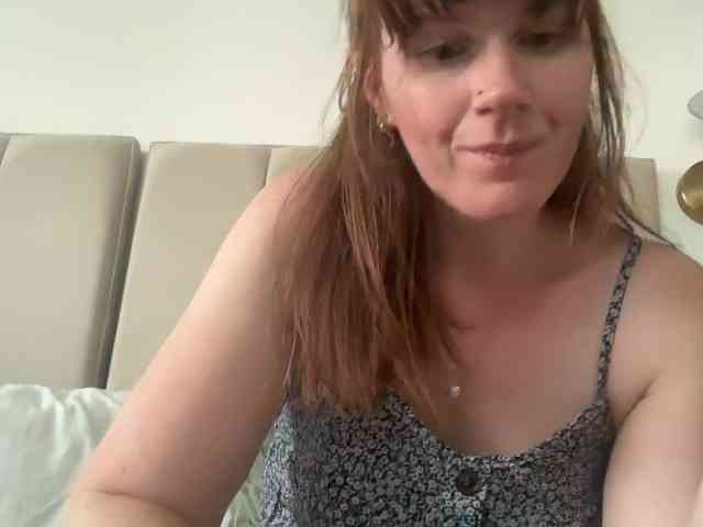REDHEADROSIE webcam