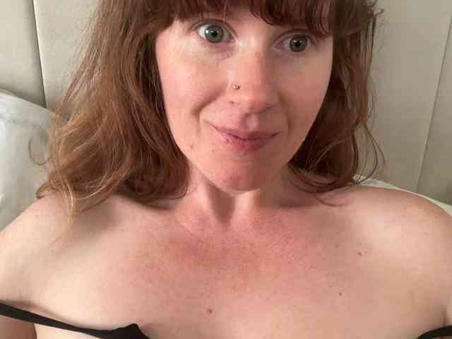 REDHEADROSIE webcam
