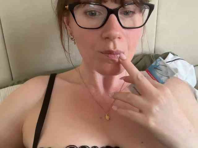 REDHEADROSIE webcam